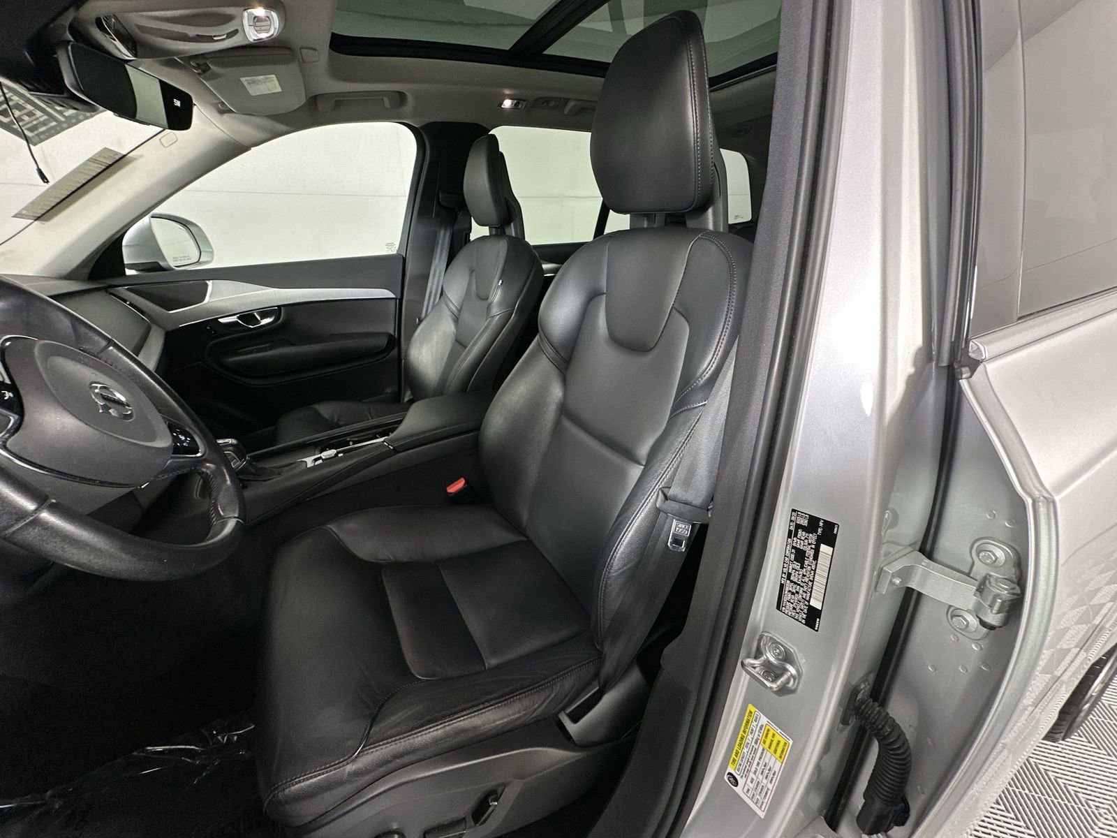 Used 2021 Volvo XC90 T5 Momentum w/ Protection Package Premier image 11