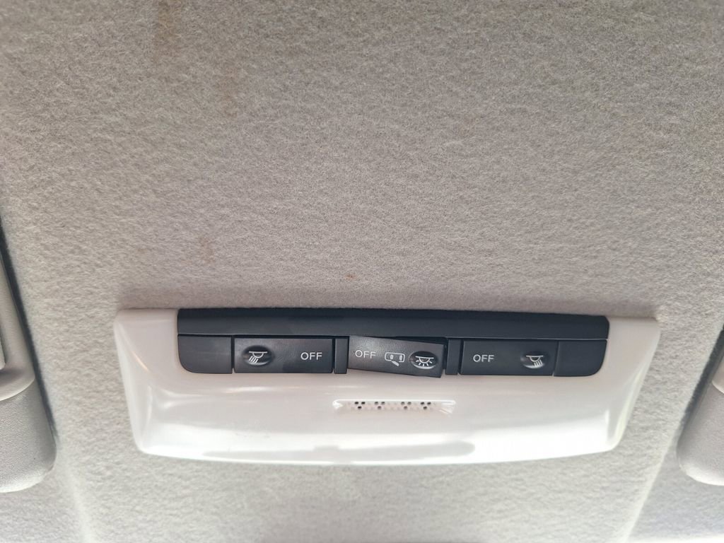 Used 2021 Nissan Kicks SR image 18