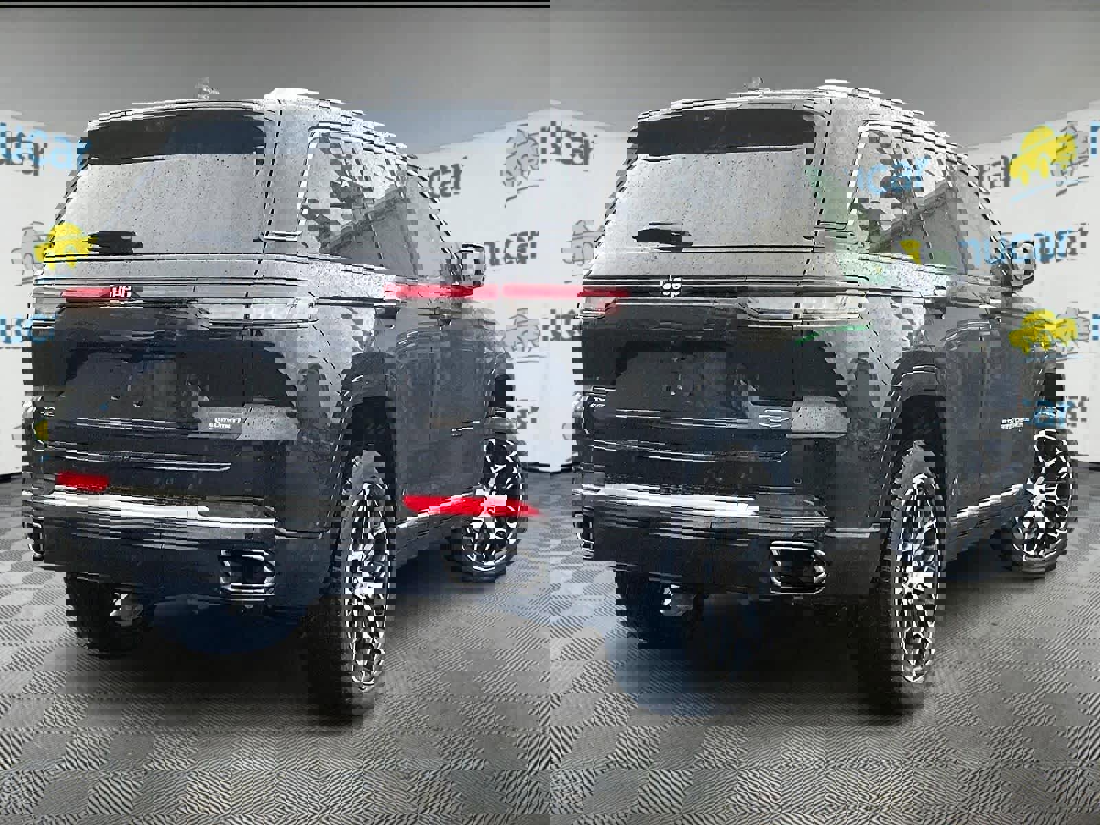 Used 2023 Jeep Grand Cherokee Summit image 6