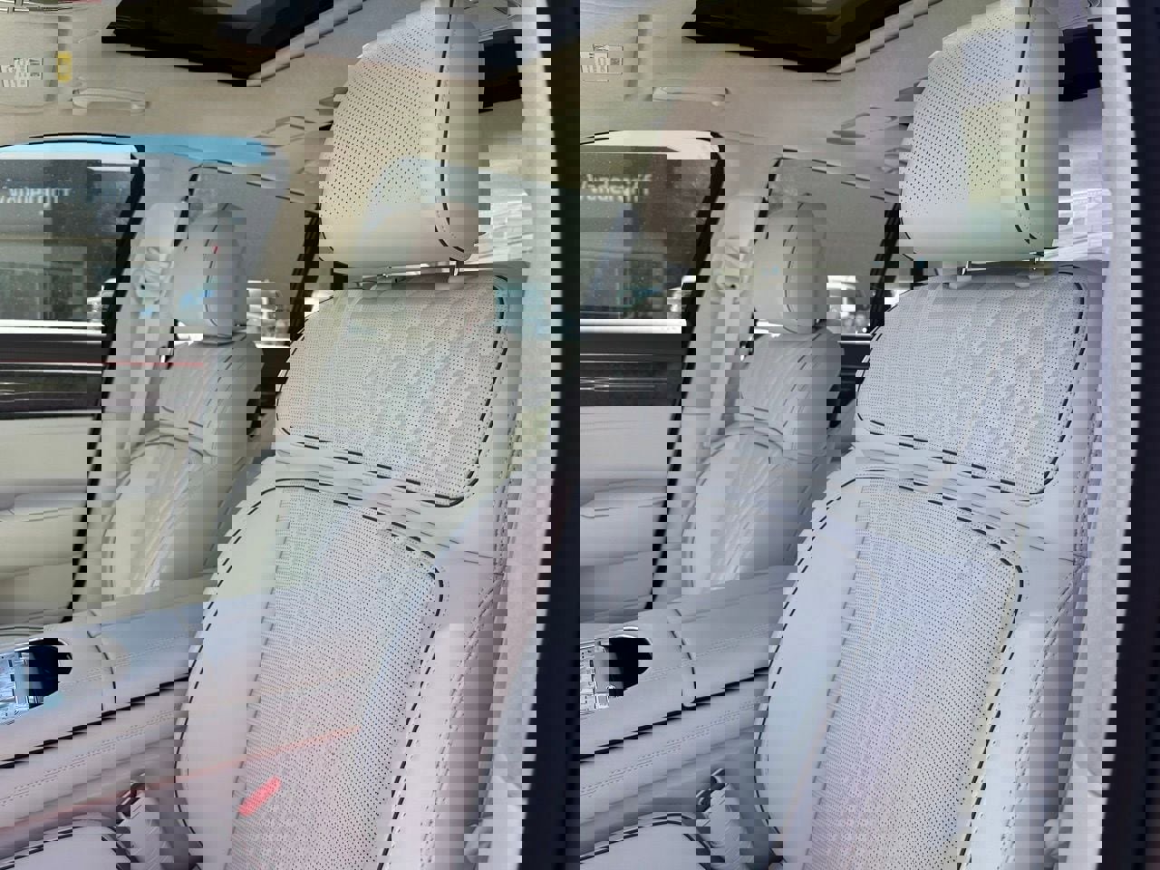 Used 2025 Genesis G90 3.5T image 22