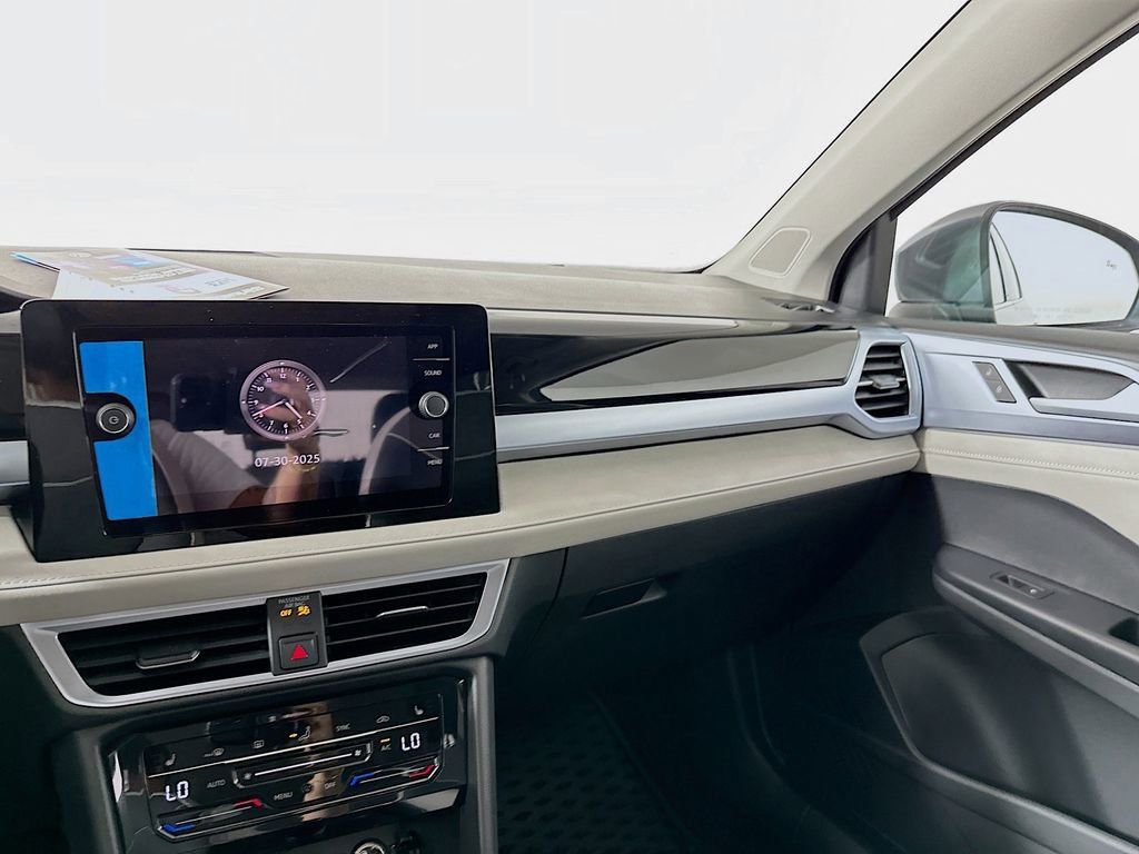 Used 2025 Volkswagen Taos SE FWD image 21