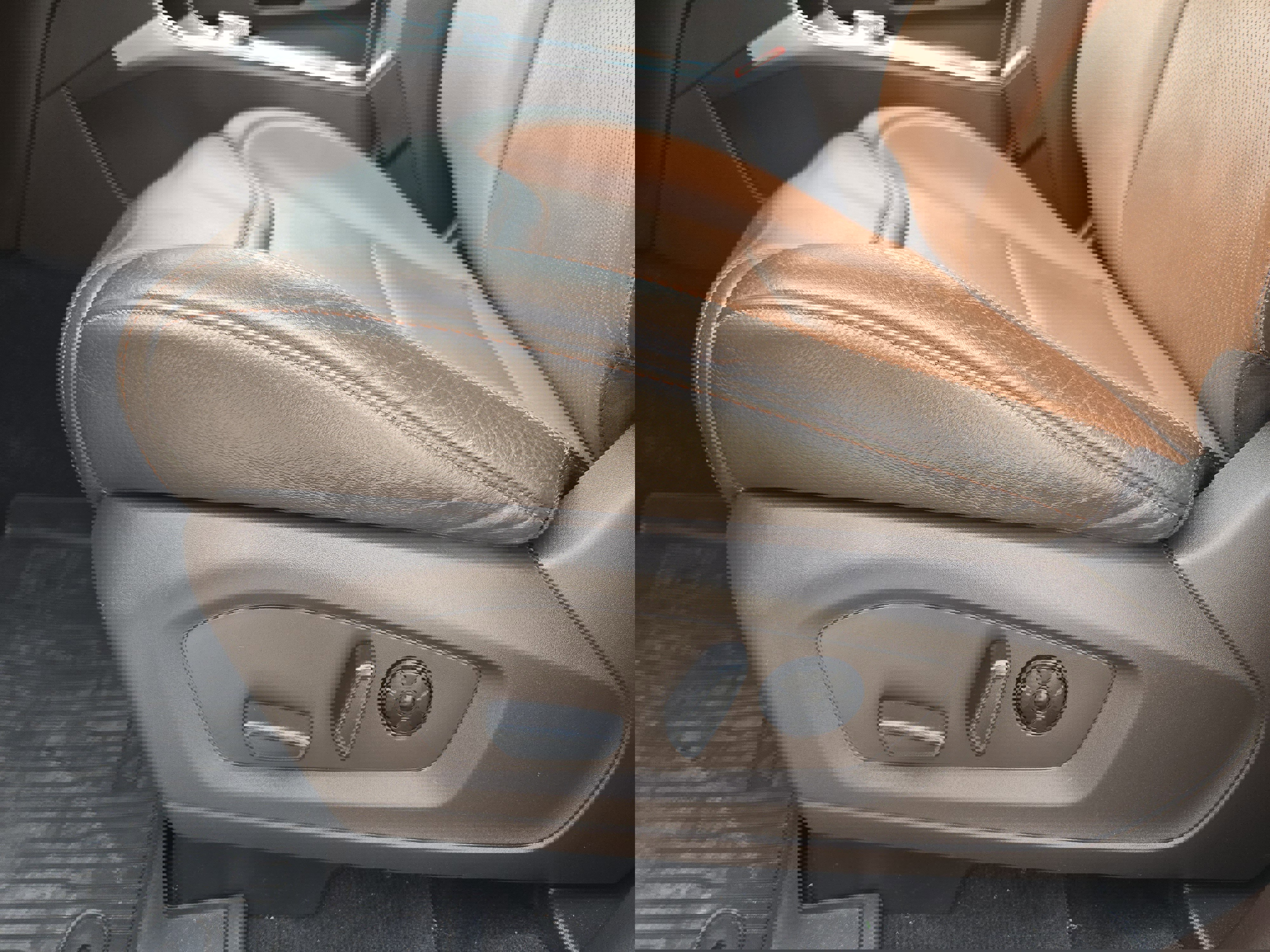 Used 2021 Ford Explorer King Ranch w/ Premium Technology Package image 23