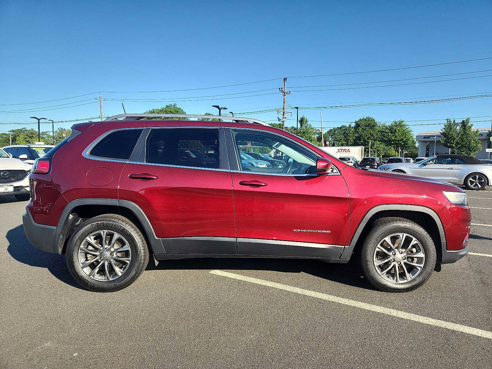 Used 2019 Jeep Cherokee Latitude Plus w/ Cold Weather Group AWD/4WD image 7