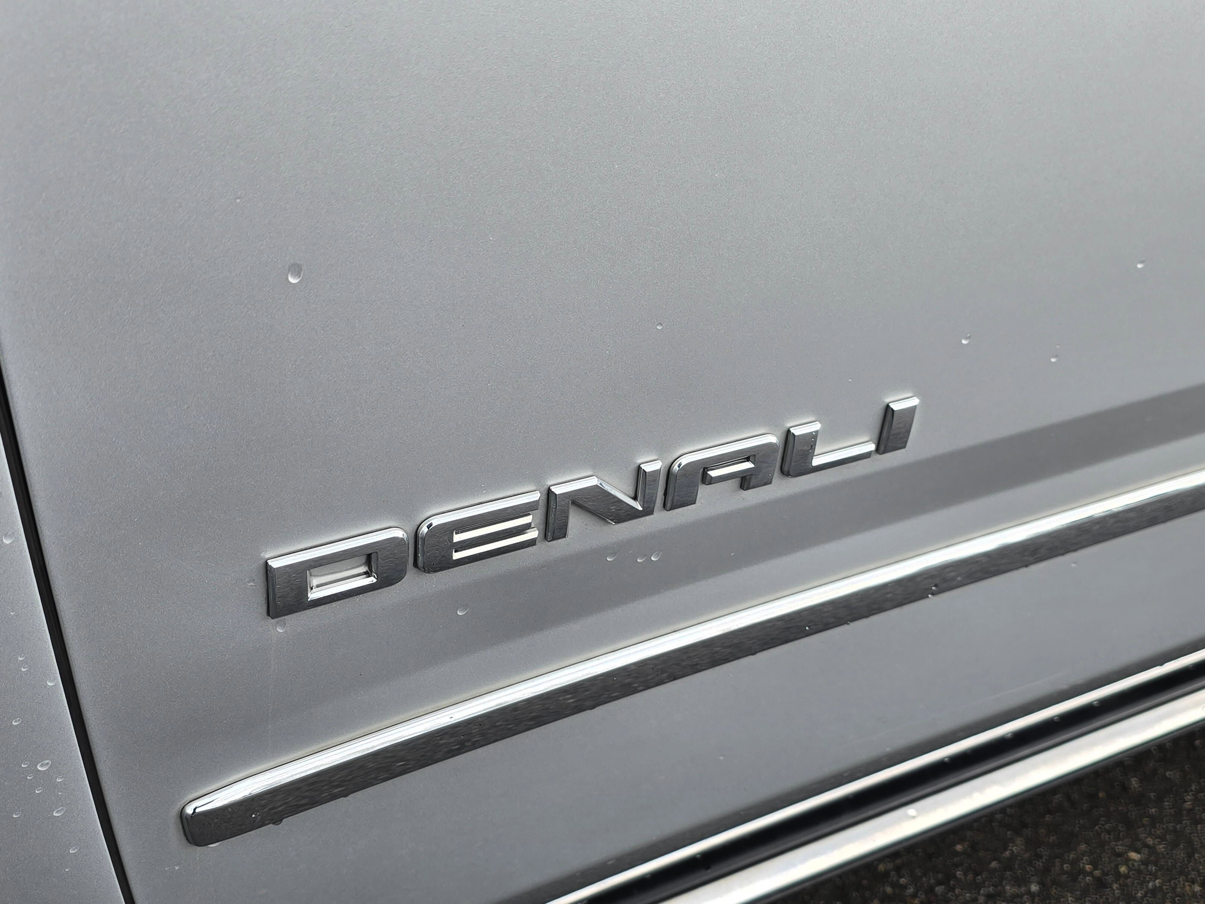 Used 2020 GMC Yukon XL Denali w/ Denali Premium Package image 10