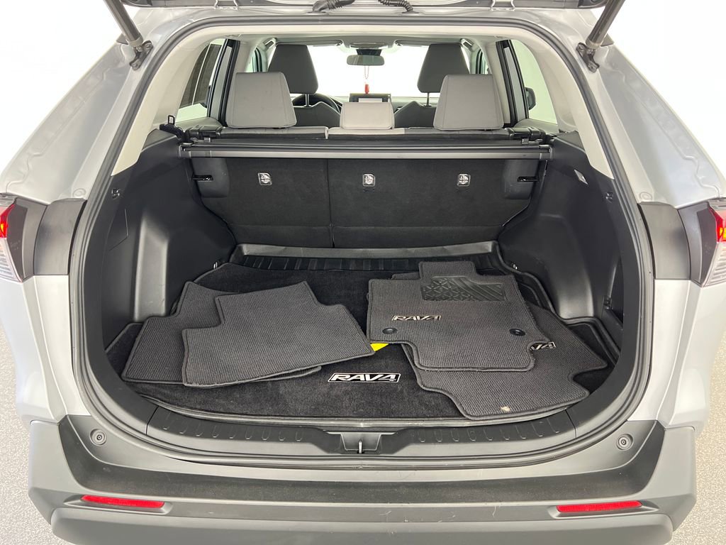 Used 2020 Toyota RAV4 XLE w/ Convenience Package image 24