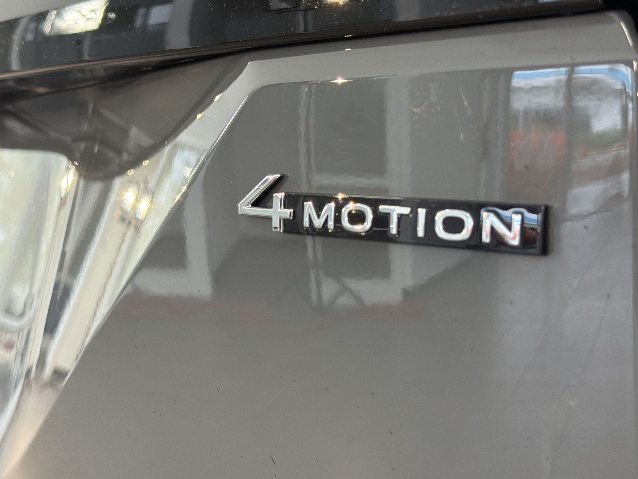 Used 2024 Volkswagen Atlas Peak Edition SEL AWD/4WD image 38