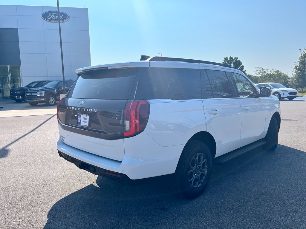 Used 2025 Ford Expedition Active RWD image 5