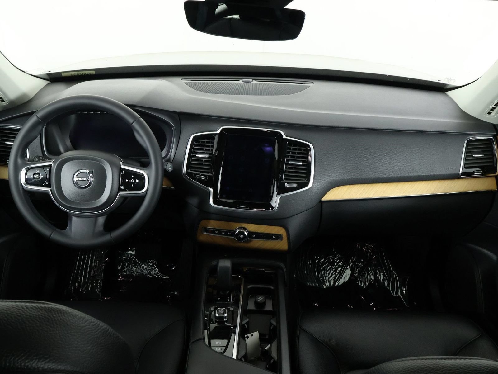 Certified 2023 Volvo XC90 T8 Plus AWD/4WD image 7