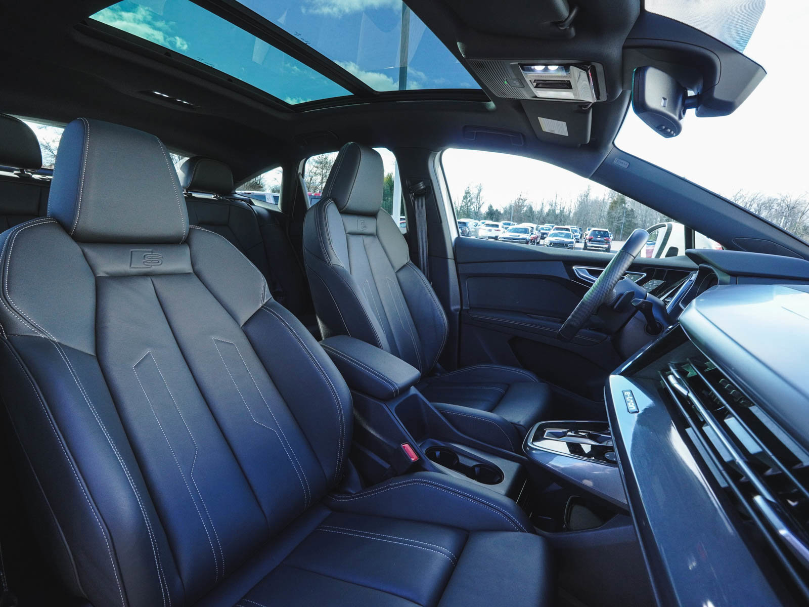 Used 2025 Audi Q4 e-tron Premium image 43