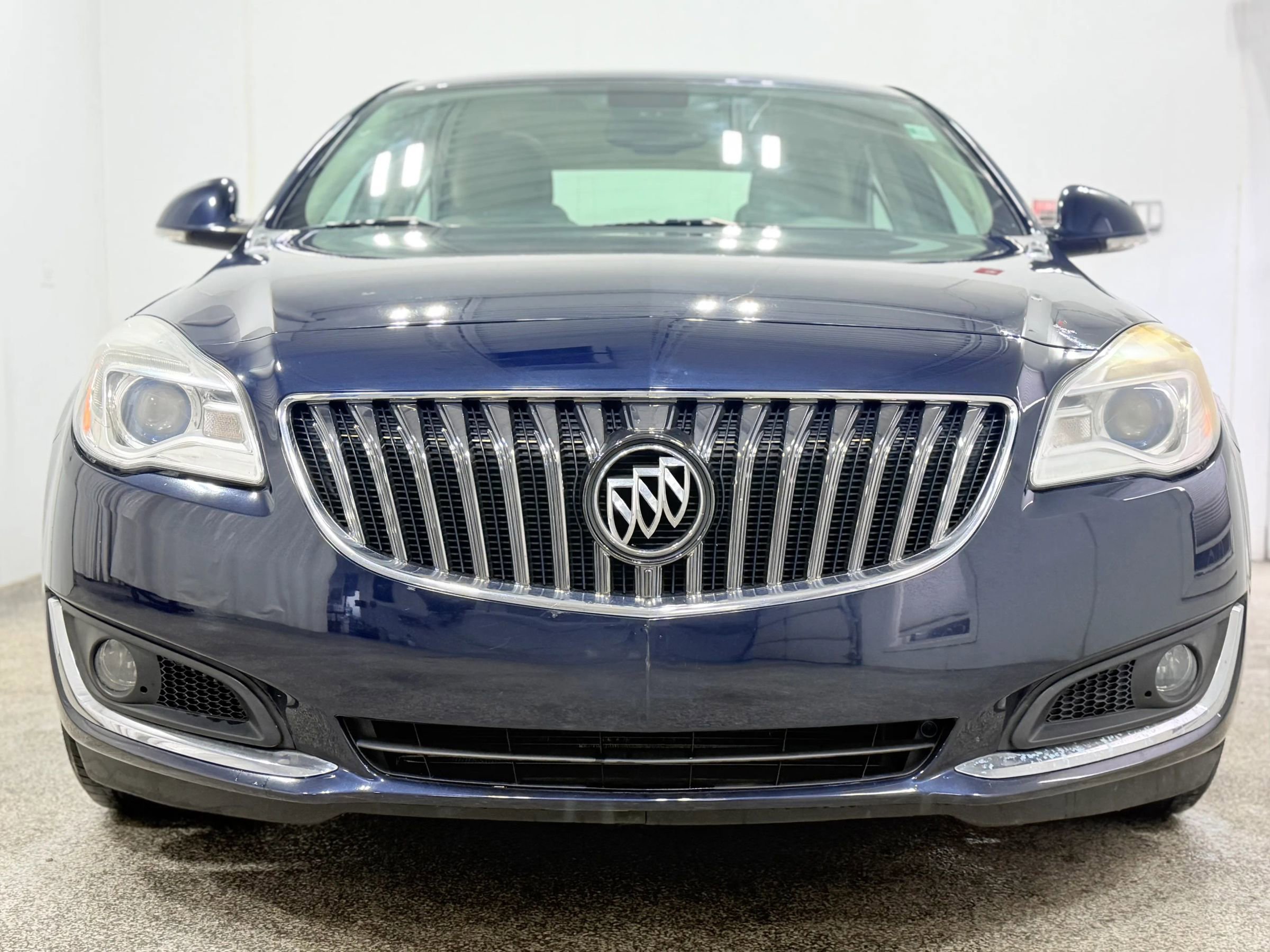 Used 2015 Buick Regal FWD image 2