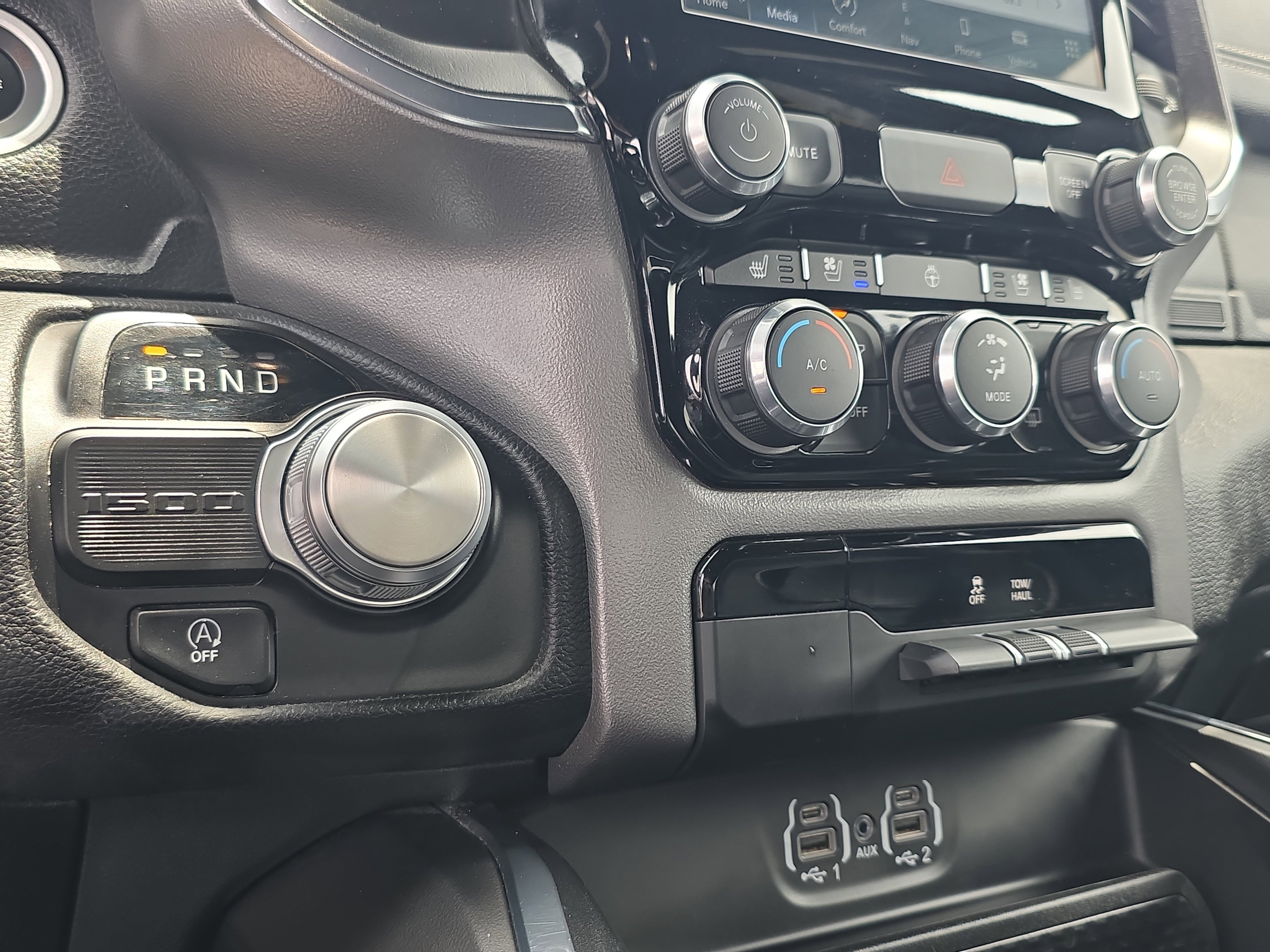Used 2024 RAM 1500 Laramie RWD image 32