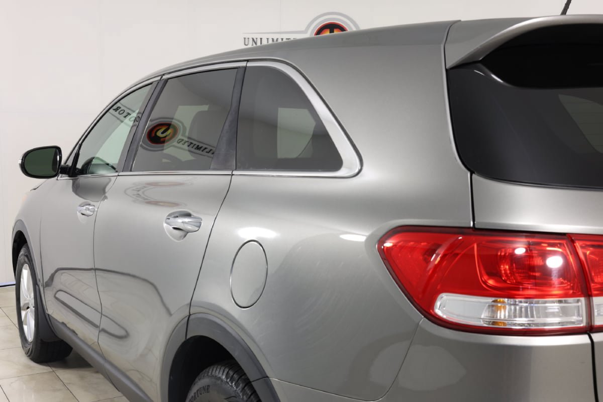 Used 2016 Kia Sorento L FWD image 40