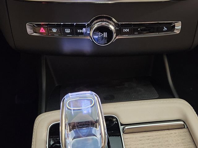 New 2026 Volvo XC90 T8 Plus w/ Protection Package Premier AWD/4WD image 18