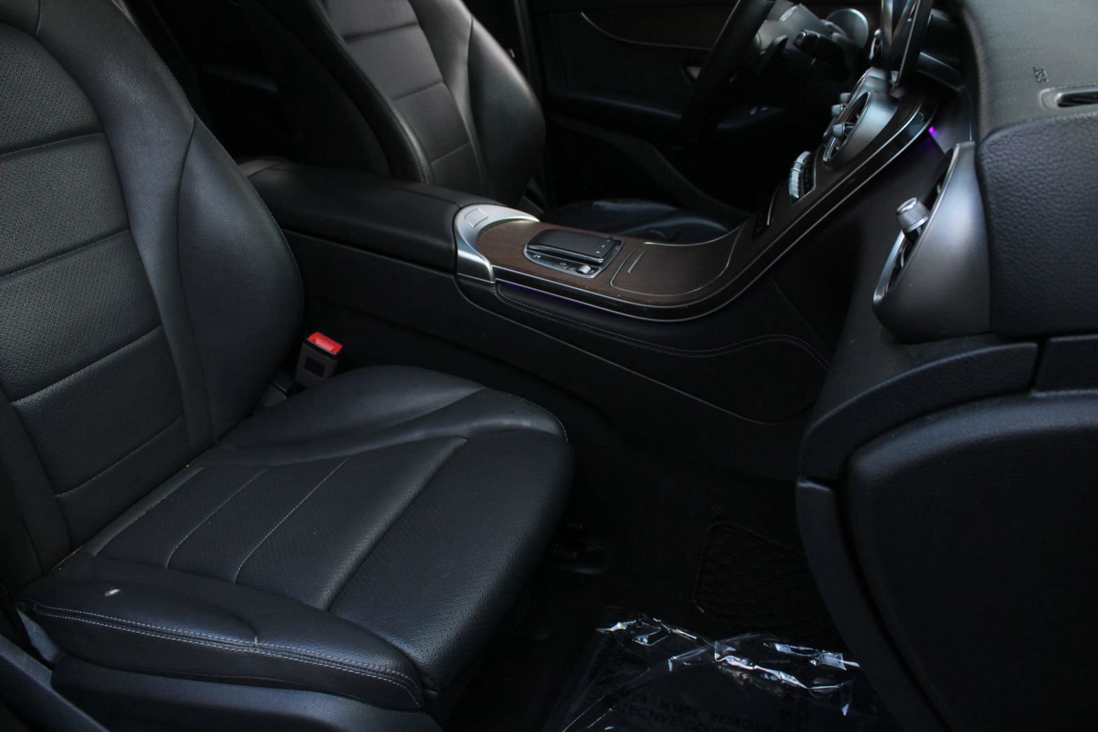 Used 2020 Mercedes-Benz GLC 300 4MATIC w/ Multimedia Package image 30