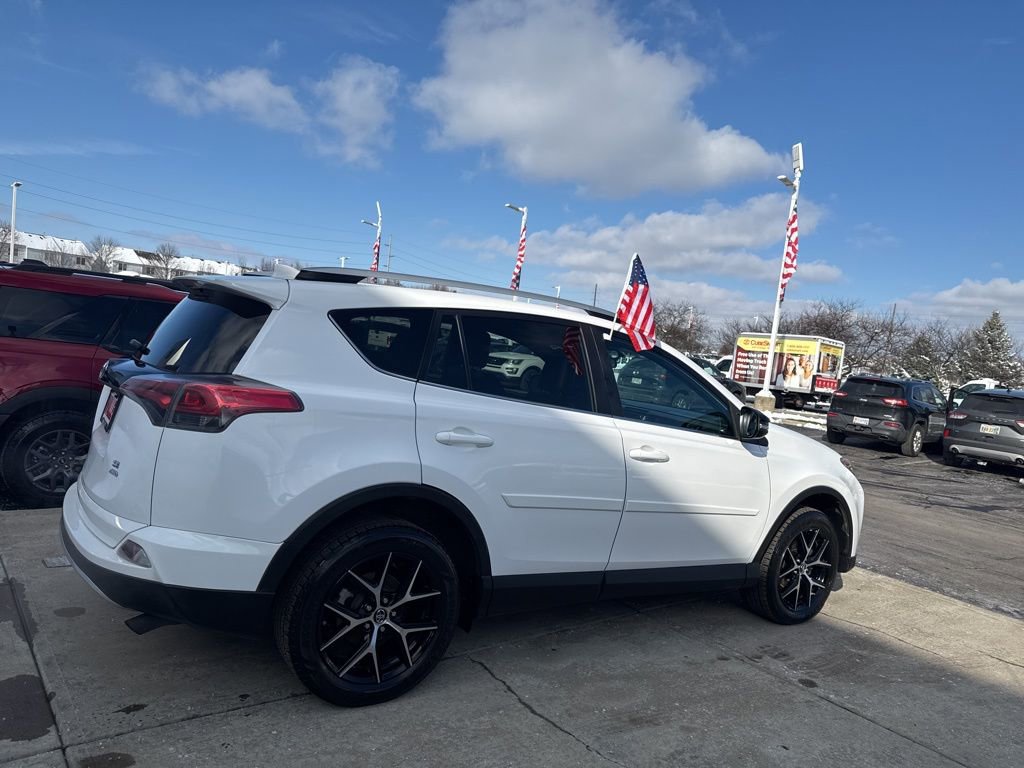Used 2016 Toyota RAV4 SE image 10
