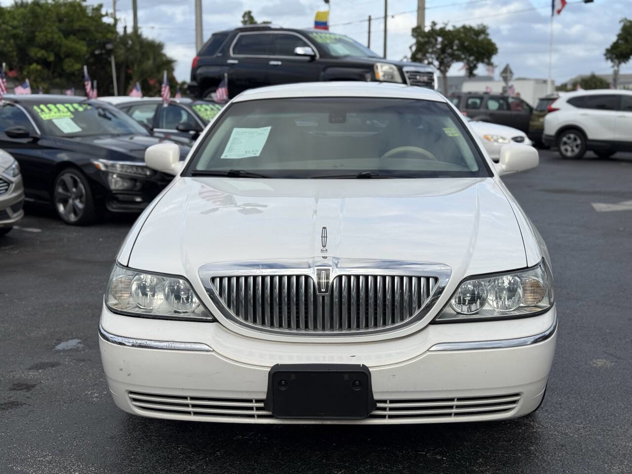 Used 2003 Lincoln Town Car Signature image 12
