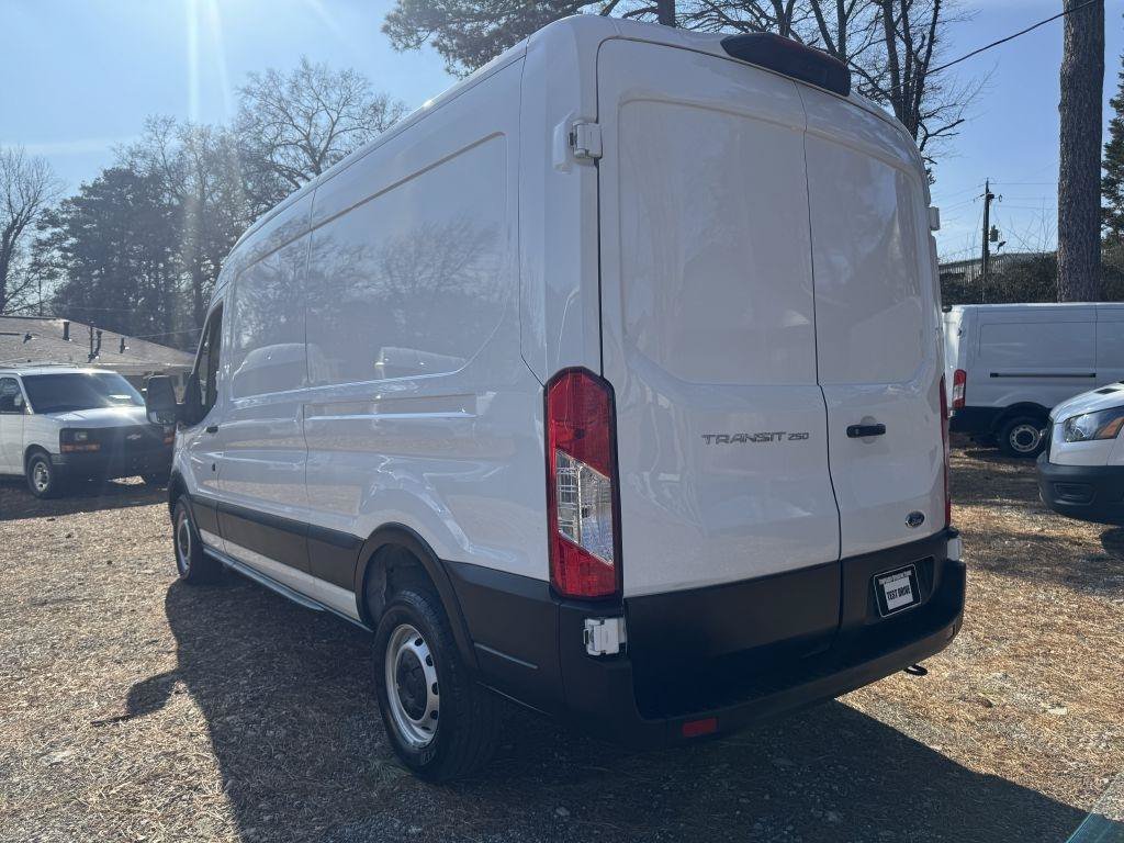 Used 2023 Ford Transit 250 148 Medium Roof RWD image 4