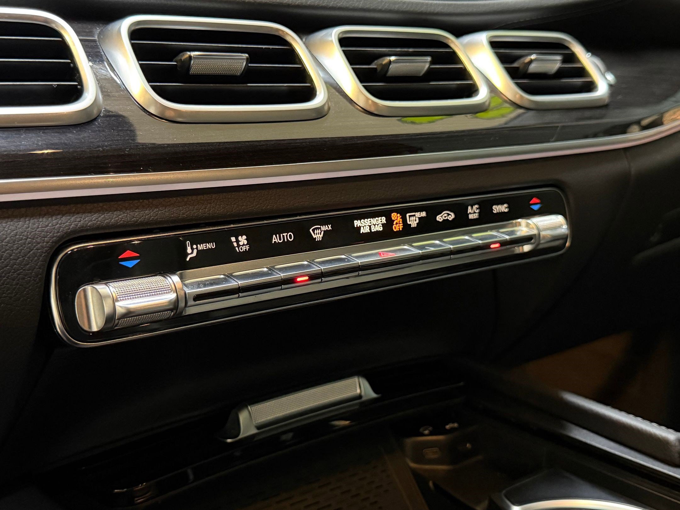 Used 2023 Mercedes-Benz GLS 450 4MATIC image 38