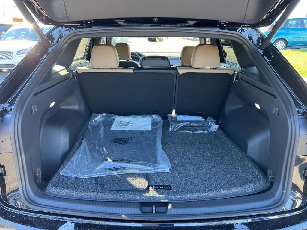 New 2026 Volkswagen Atlas Cross Sport SE image 13