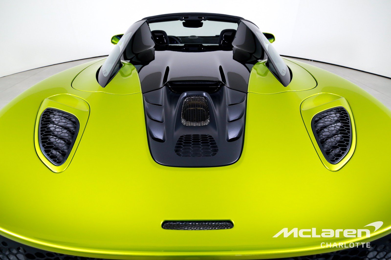 Used 2025 McLaren Artura Spider RWD image 22