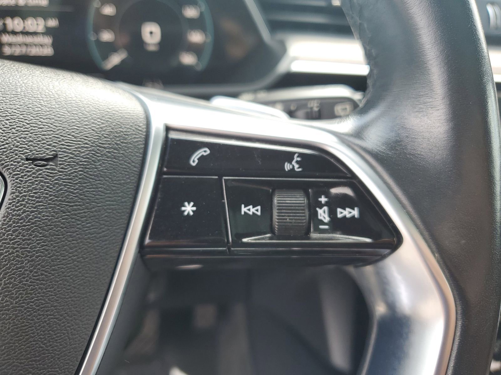 Used 2022 Audi e-tron Premium Plus w/ Premium Plus Package AWD/4WD image 31