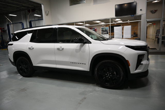 New 2027 Chevrolet Traverse LT w/ Midnight/Sport Edition FWD image 4