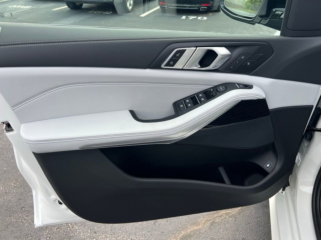 Certified 2025 BMW X5 xDrive50e w/ M Sport Package image 10