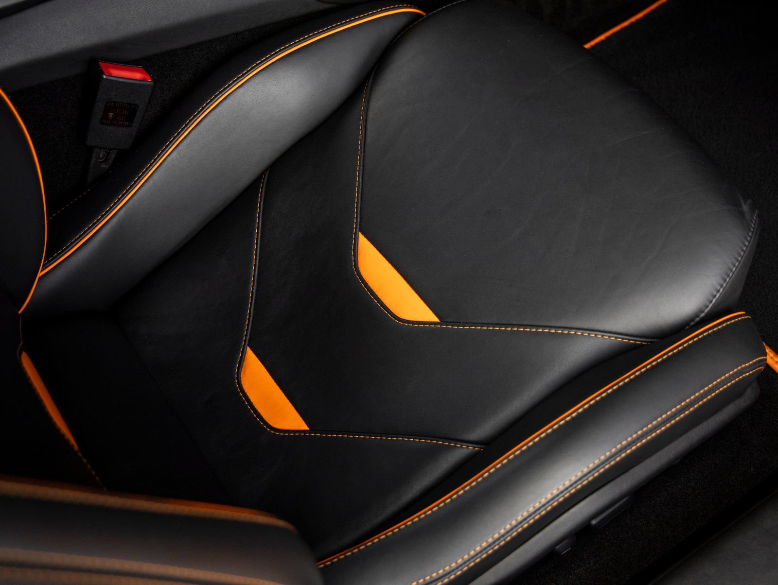 Used 2021 Lamborghini Huracan EVO RWD image 37