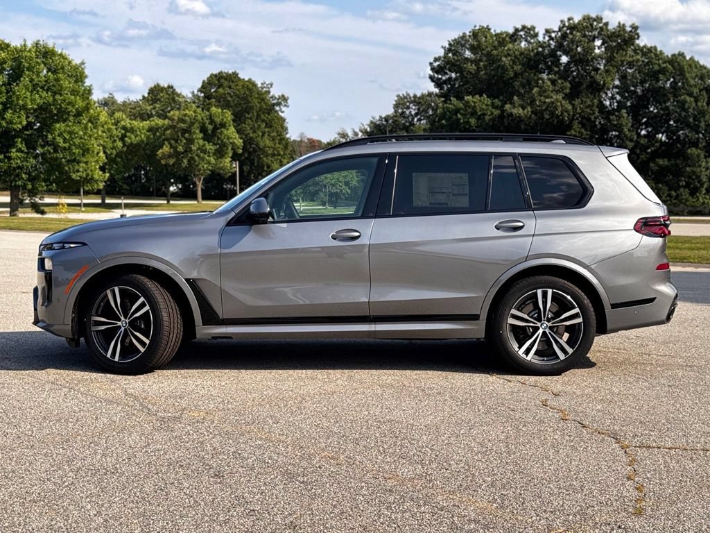 New 2027 BMW X7 xDrive40i w/ M Sport Package AWD/4WD image 3