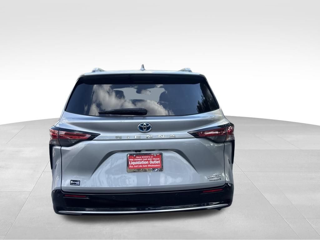 Used 2021 Toyota Sienna Limited FWD image 4