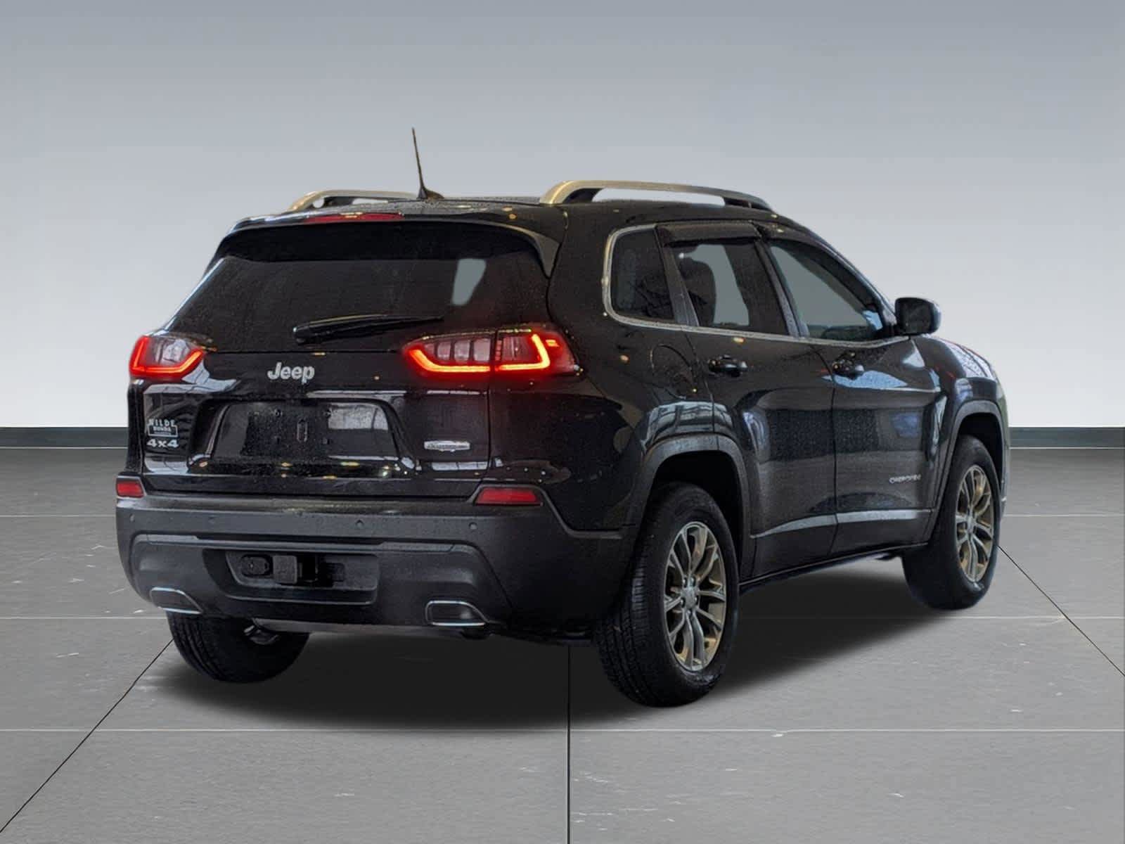 Used 2019 Jeep Cherokee Latitude Plus w/ Cold Weather Group AWD/4WD image 6
