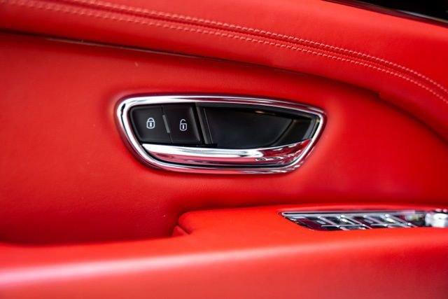 Used 2022 Bentley Bentayga image 65