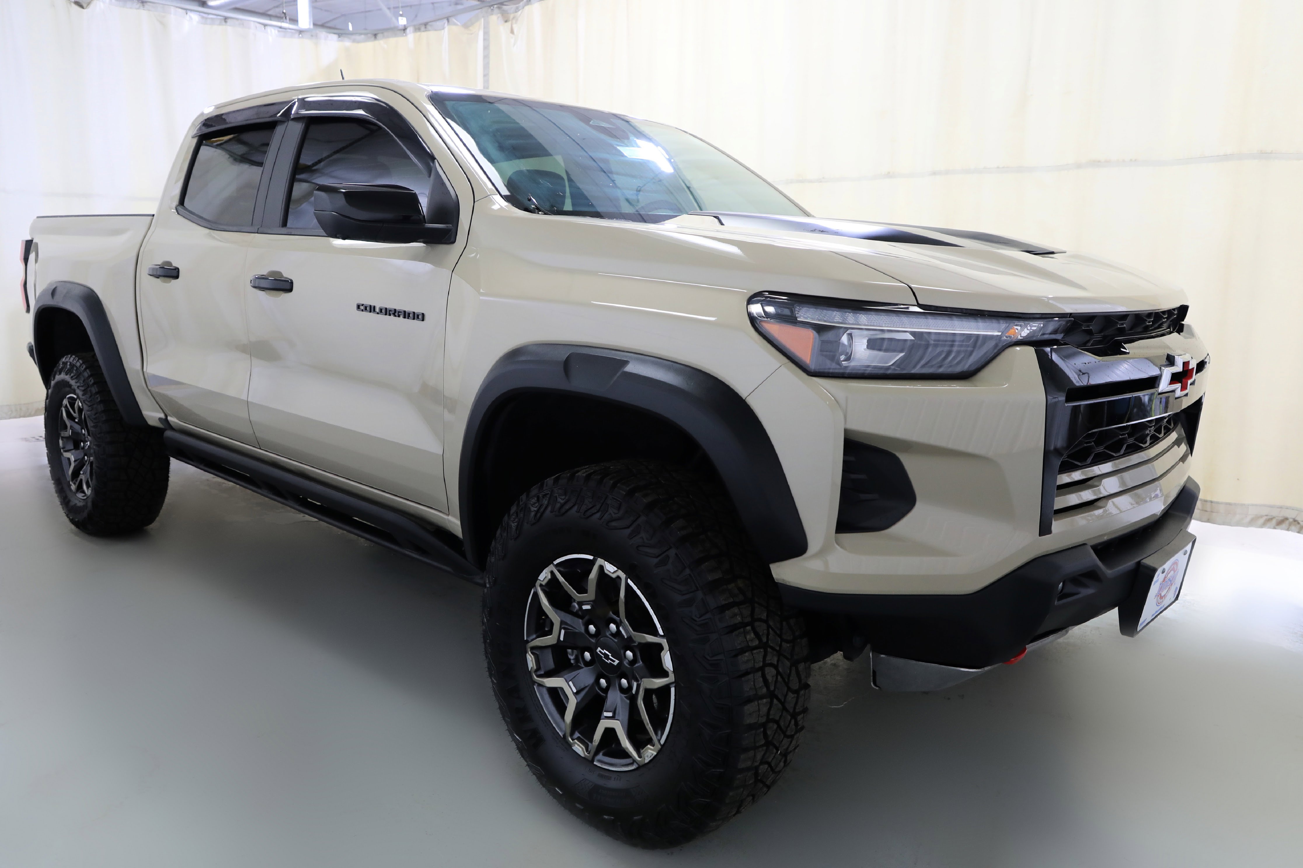 Used 2024 Chevrolet Colorado ZR2 w/ ZR2 Convenience Package III image 18