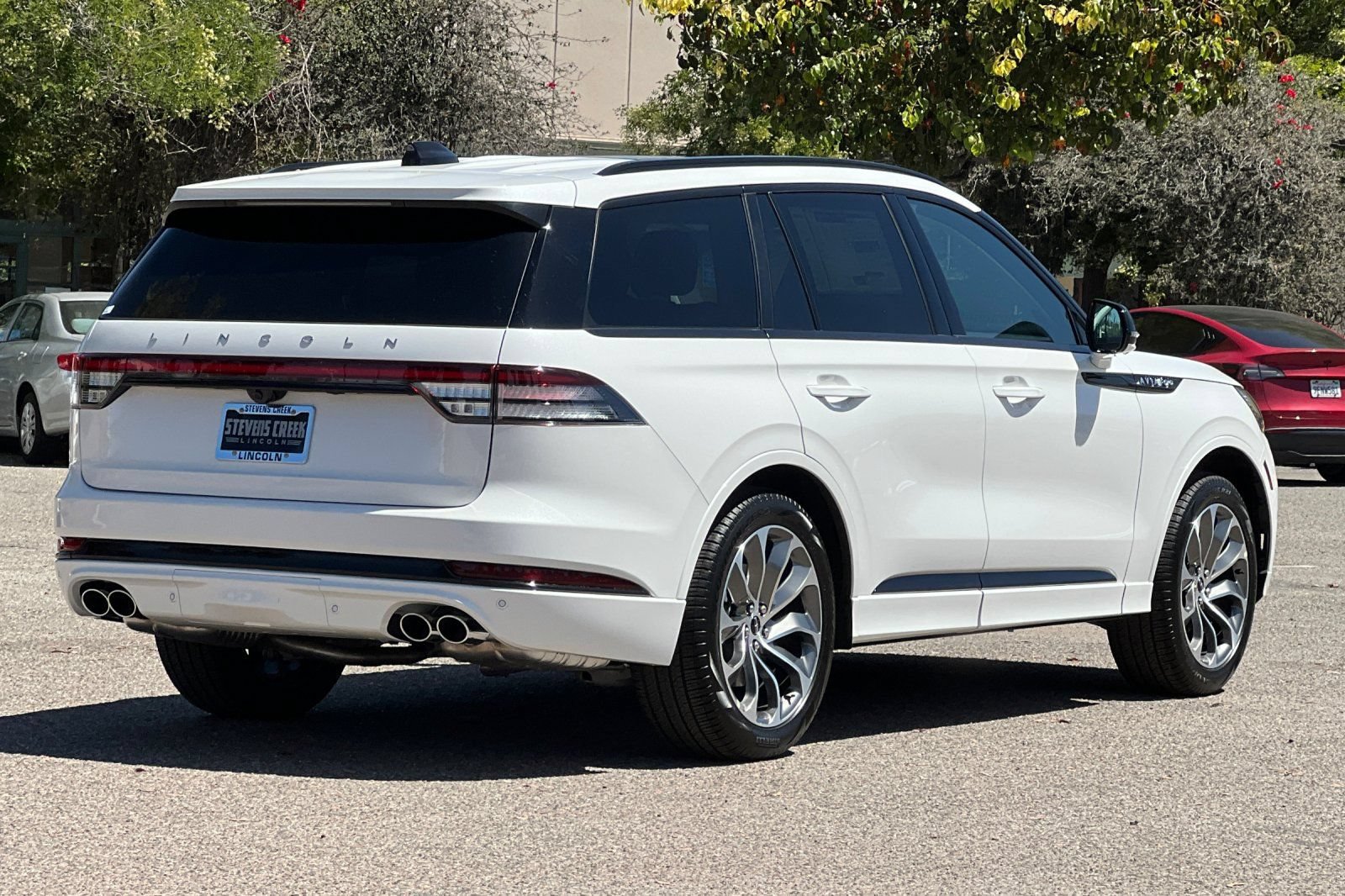 New 2026 Lincoln Aviator 2WD w/ Jet Appearance Package image 4