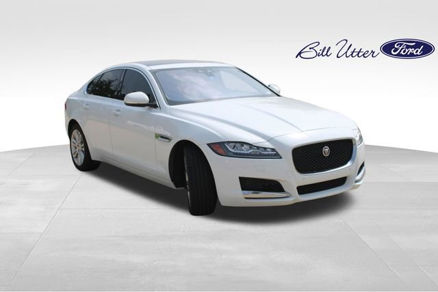 Used 2016 Jaguar XF Premium RWD image 3