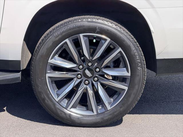 Used 2023 Cadillac Escalade ESV Sport w/ LPO, Illumination Package AWD/4WD image 10