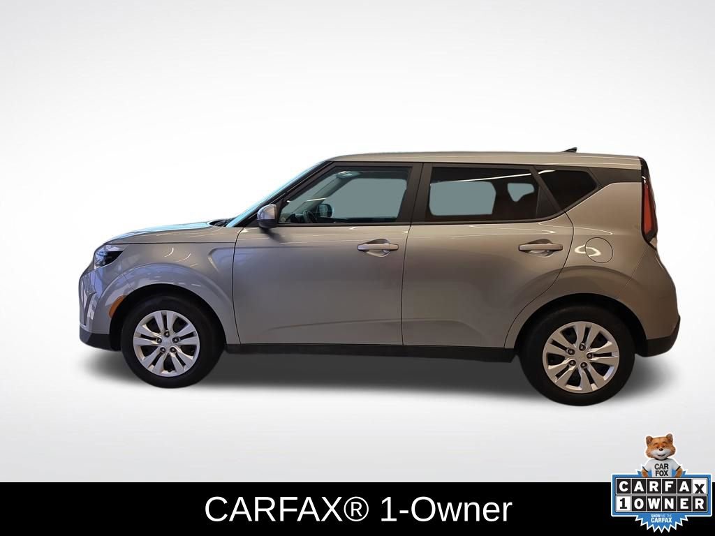Used 2025 Kia Soul LX image 2