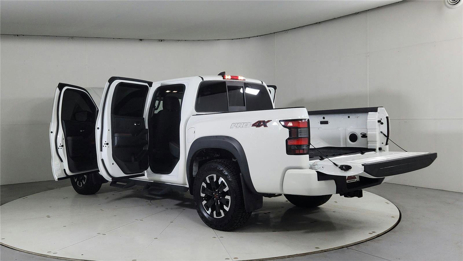 Used 2022 Nissan Frontier PRO-4X w/ Off-Road Protection Package image 11