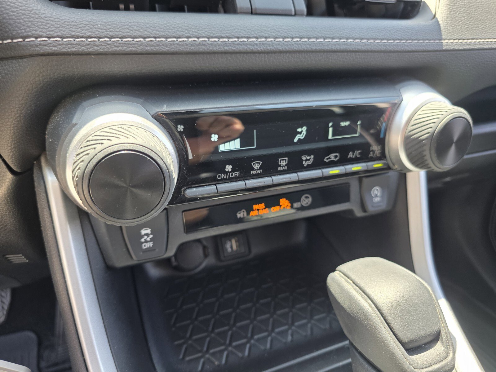 Certified 2024 Toyota RAV4 LE FWD image 21