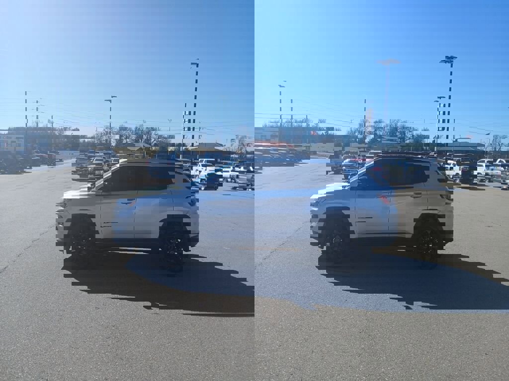 New 2026 Jeep Compass Latitude image 4