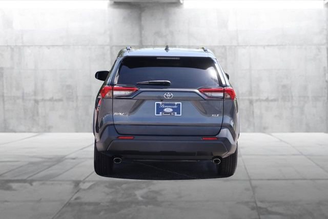 Used 2021 Toyota RAV4 XLE w/ Convenience Package FWD image 6