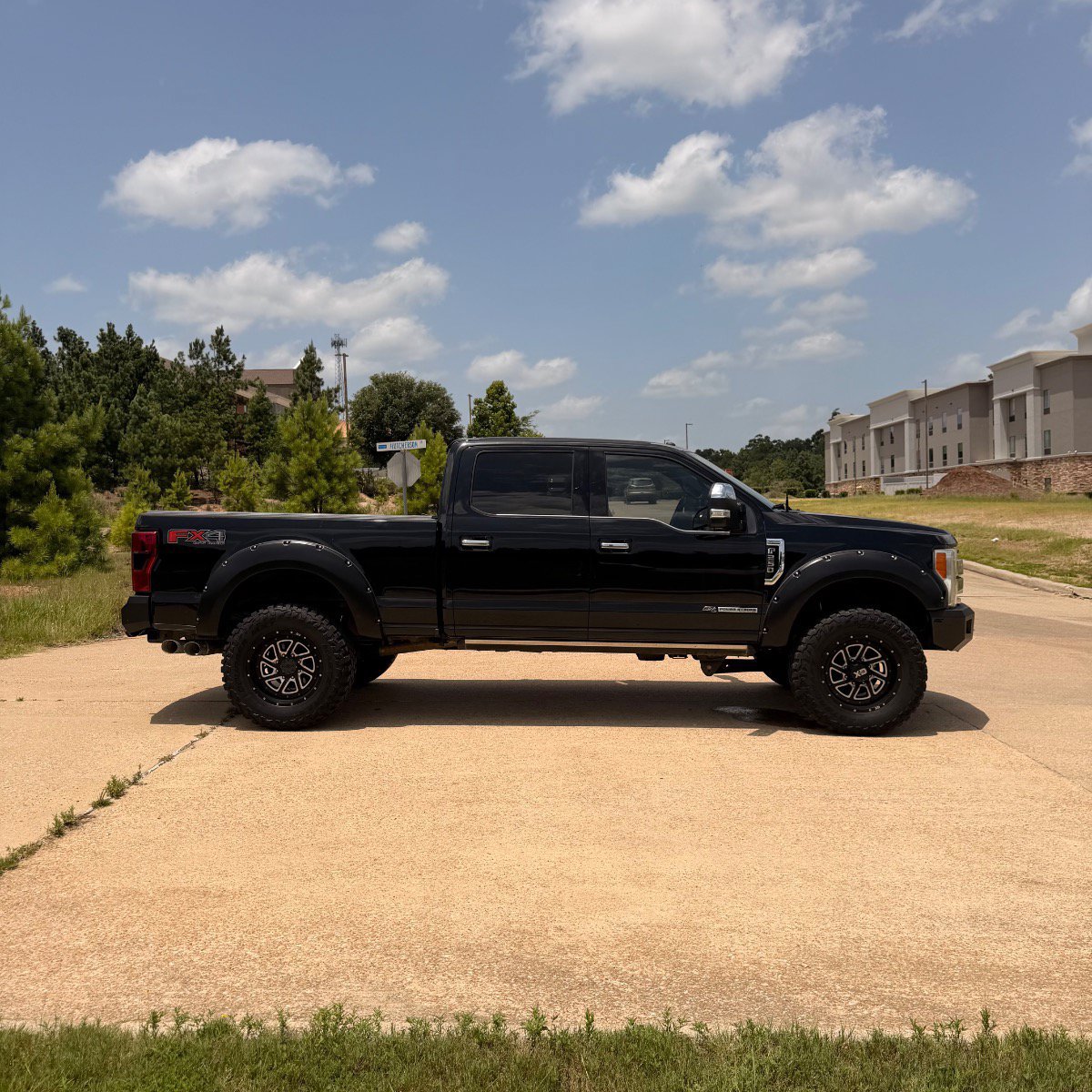 Used 2017 Ford F250 Platinum w/ FX4 Off-Road Package AWD/4WD image 4