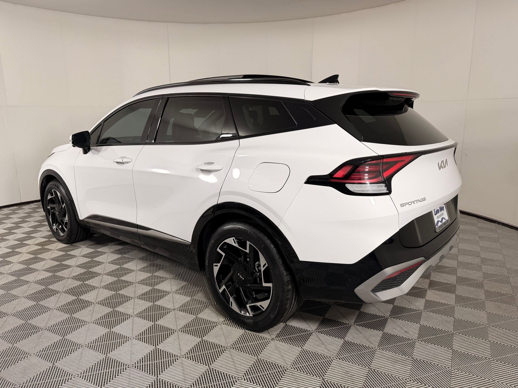 Used 2024 Kia Sportage SX image 3