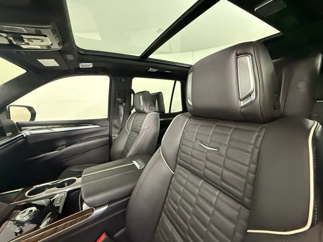 Certified 2025 Cadillac Escalade Sport Platinum w/ LPO, ONYX Package AWD/4WD image 4