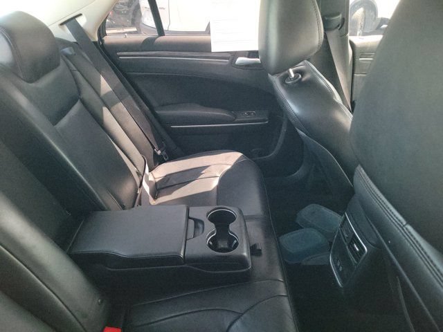 Used 2016 Chrysler 300 Limited RWD image 4