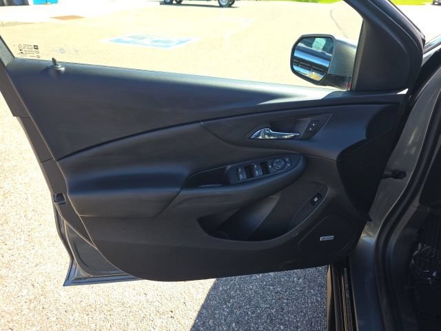 Used 2017 Chevrolet Volt Premier w/ Driver Confidence II Package FWD image 9