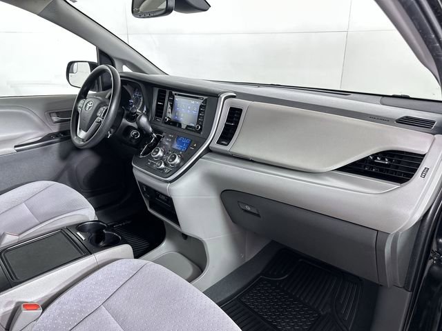 Used 2020 Toyota Sienna LE image 28