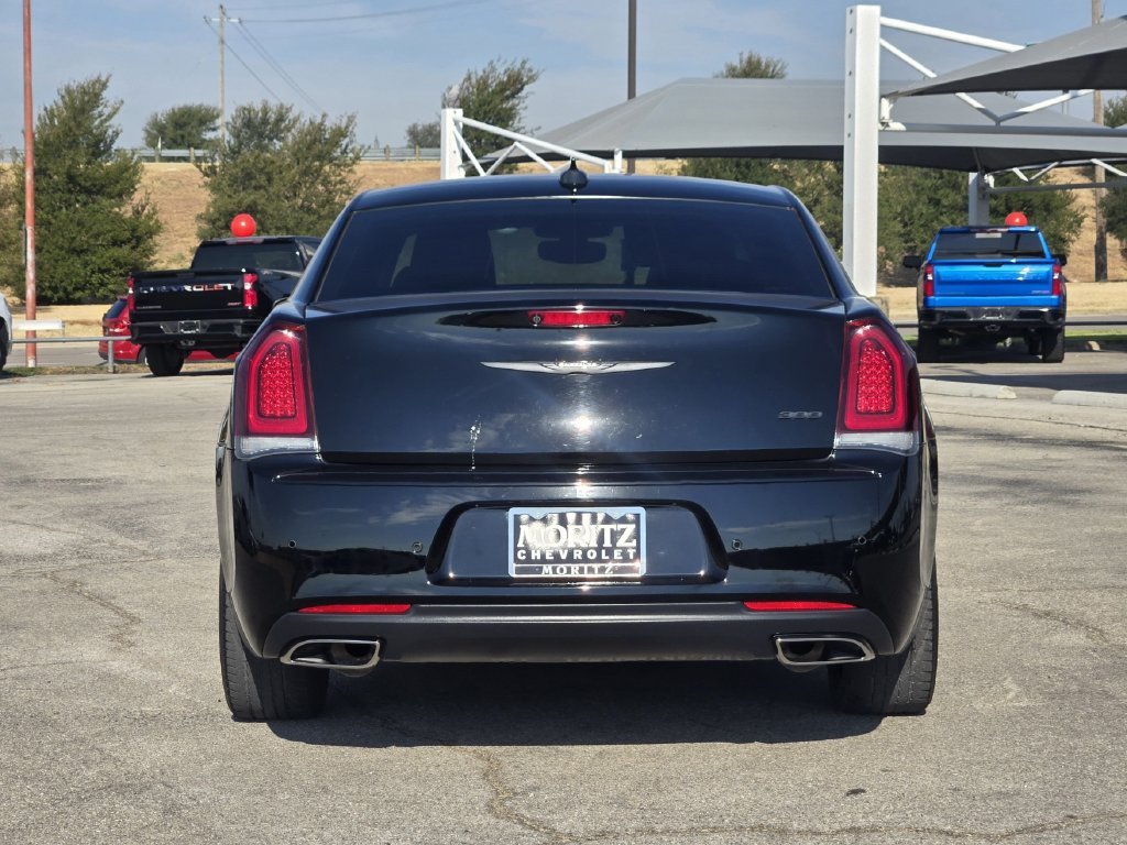 Used 2023 Chrysler 300 Touring L RWD image 9