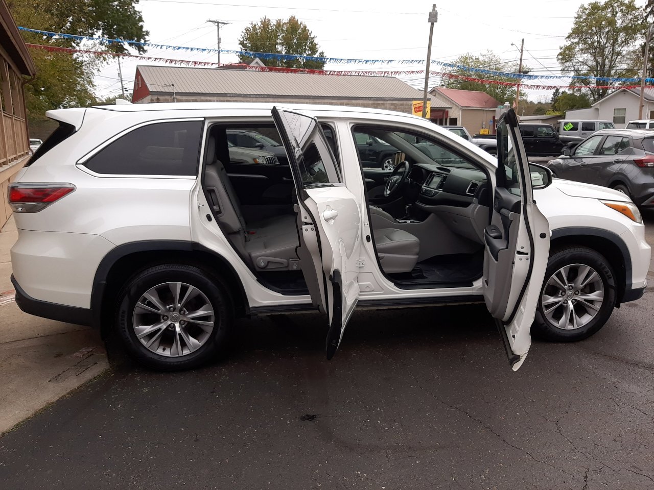 Used 2015 Toyota Highlander XLE image 17