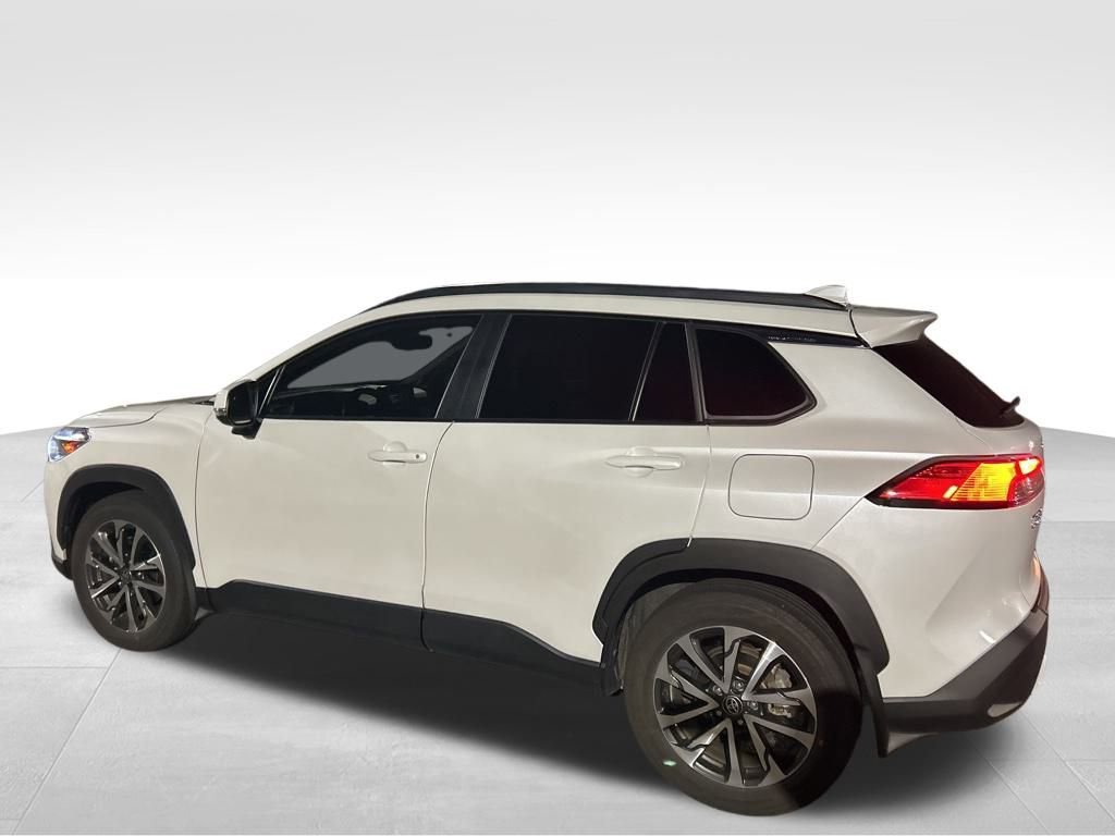 Used 2024 Toyota Corolla Cross XLE video 2